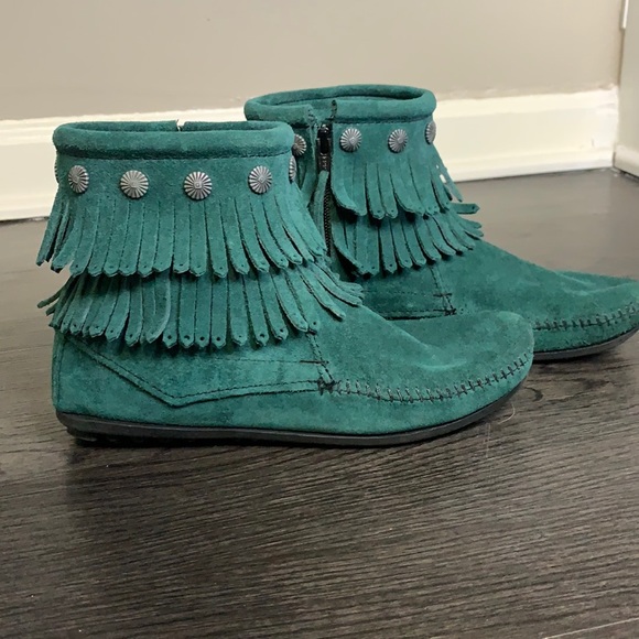 Minnetonka Shoes - Limited edition! Minnetonka Boots Teal Suede 6